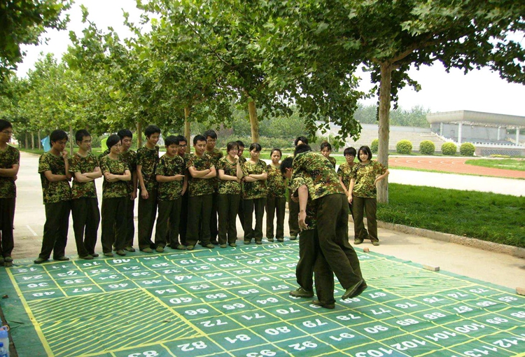 北京拓展训练项目之地雷阵